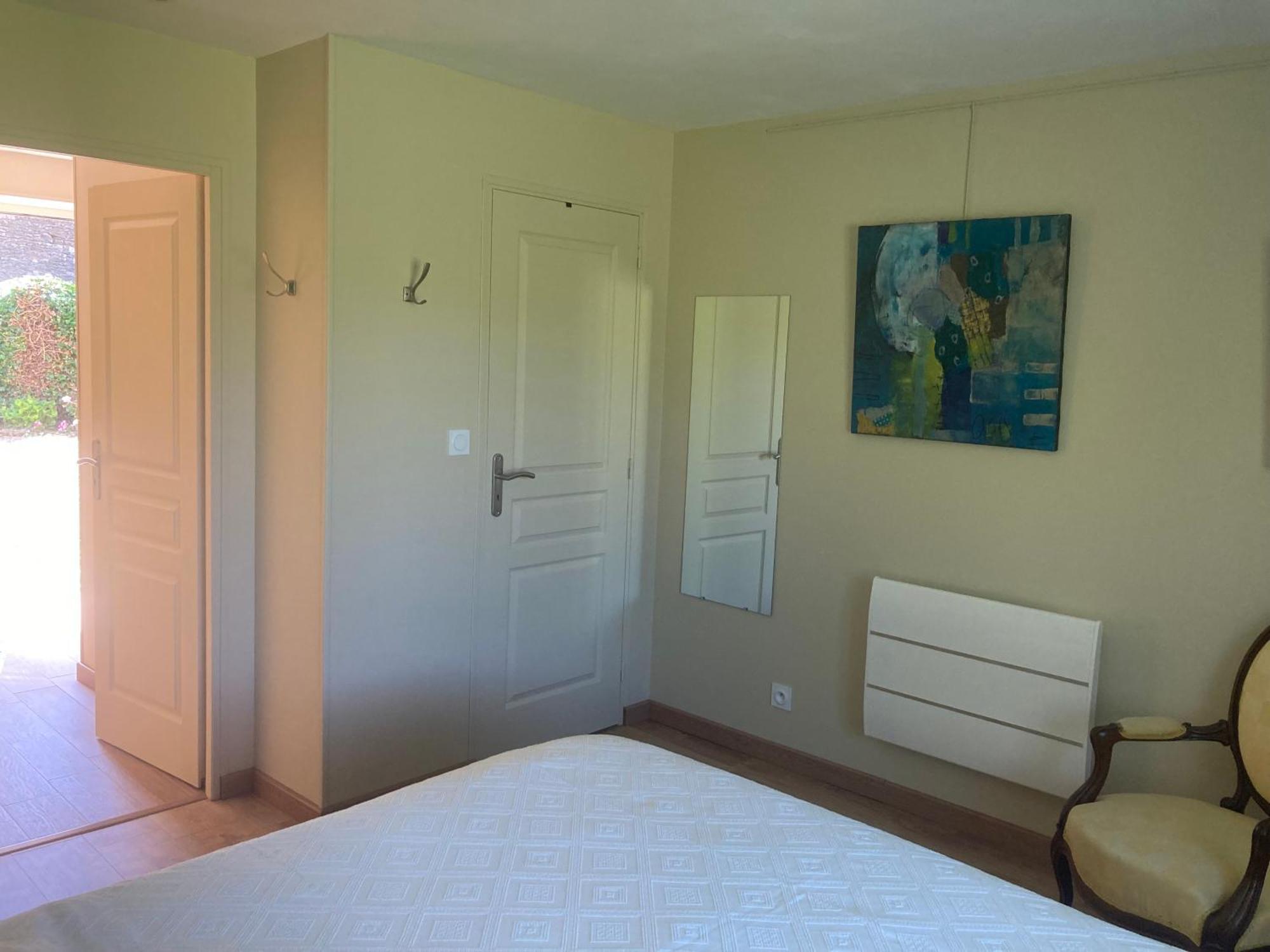 Chez Anne - Chambre Avec Salle De Bain Privative Menetou-Couture Bagian luar foto